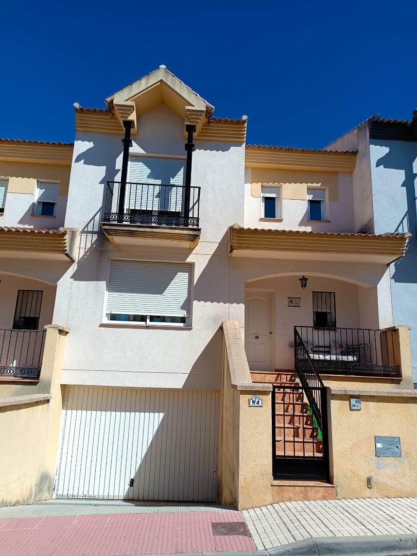 Casa adosada en venda a Calle Arrayan, 4, Loja