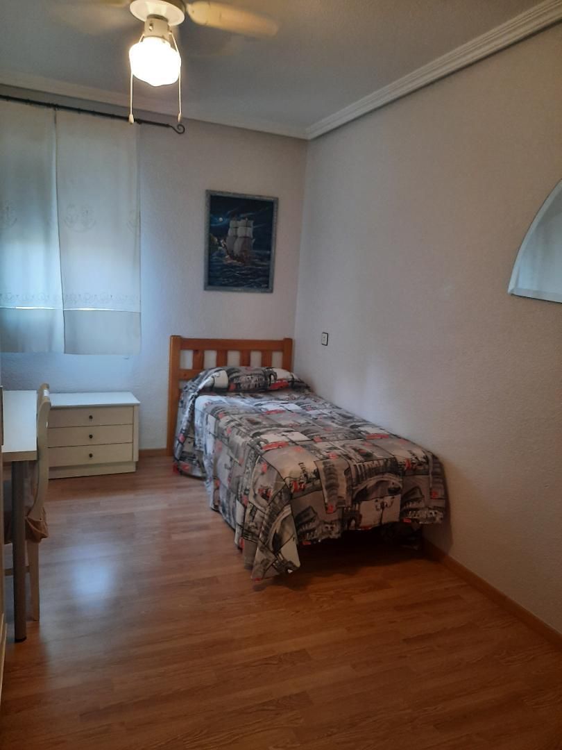 Bedroom of Flat to rent in  Murcia Capital  with Air Conditioner, Heating and Parquet flooring