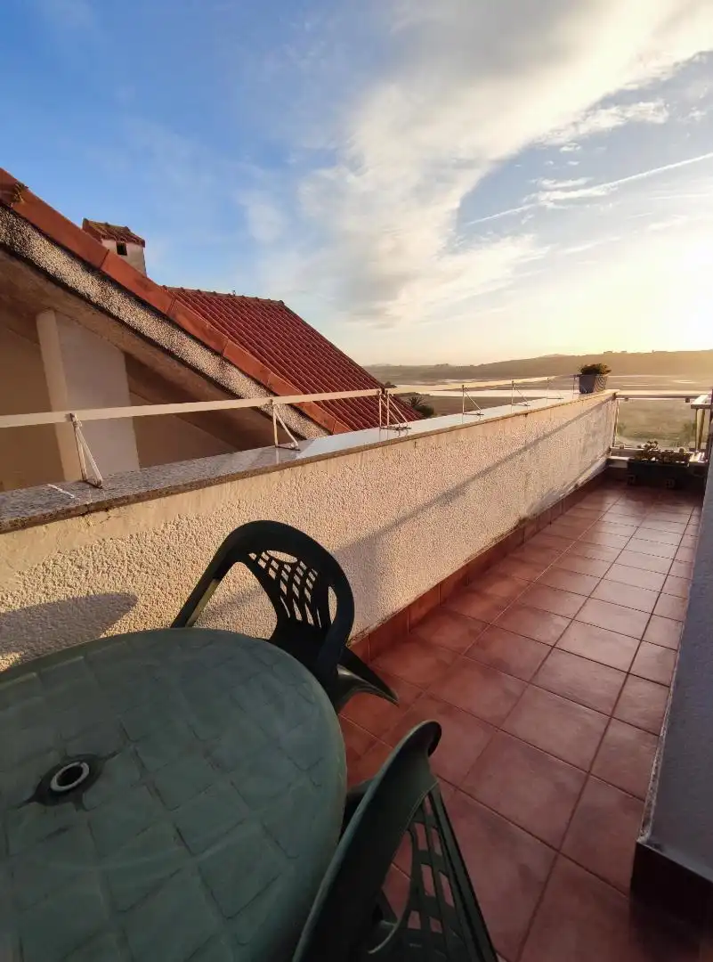 Terraza de Piso de alquiler en Miengo con Calefacción, Terraza y Amueblado
