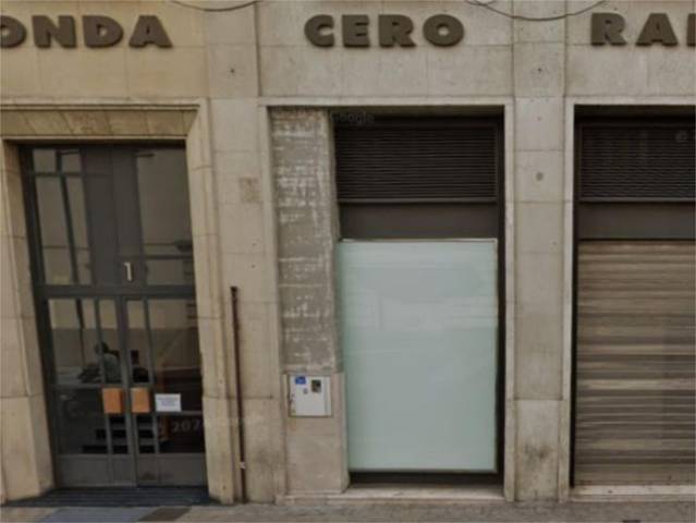 Local comercial en Alquiler en Calle Cortes de Navarra, 1 en 1º Ensanche