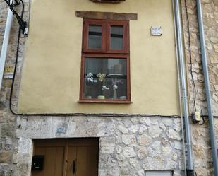 Vista exterior de Casa adosada en venda en Harana / Valle de Arana amb Balcó