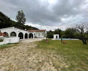 Vista exterior de Casa o xalet de lloguer en Benaocaz amb Terrassa i Piscina