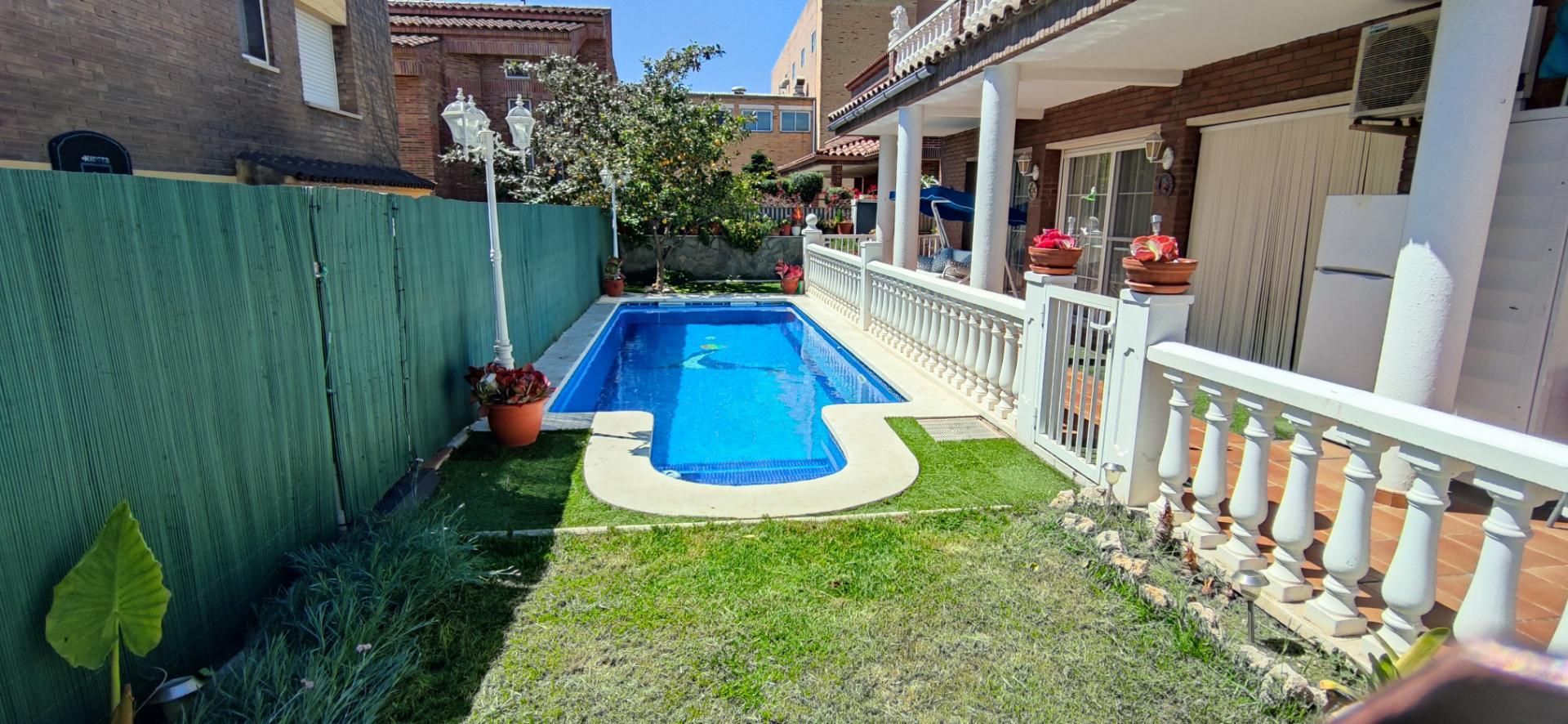 Swimming pool of House or chalet for sale in Reus  with Terrace, Swimming Pool and Balcony