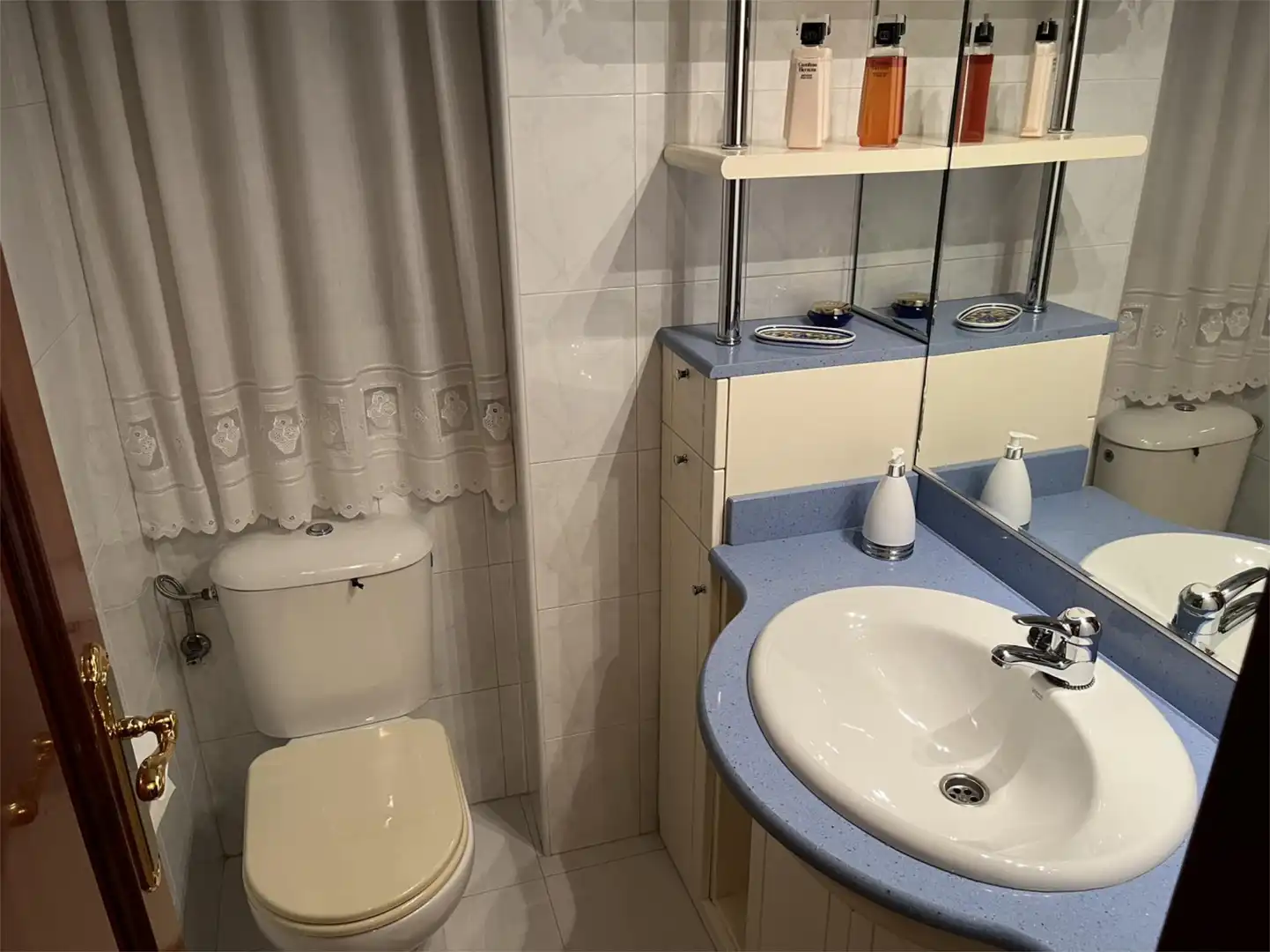 Baño de Piso en venta en Villaescusa (Cantabria) con Calefacción, Terraza y Trastero