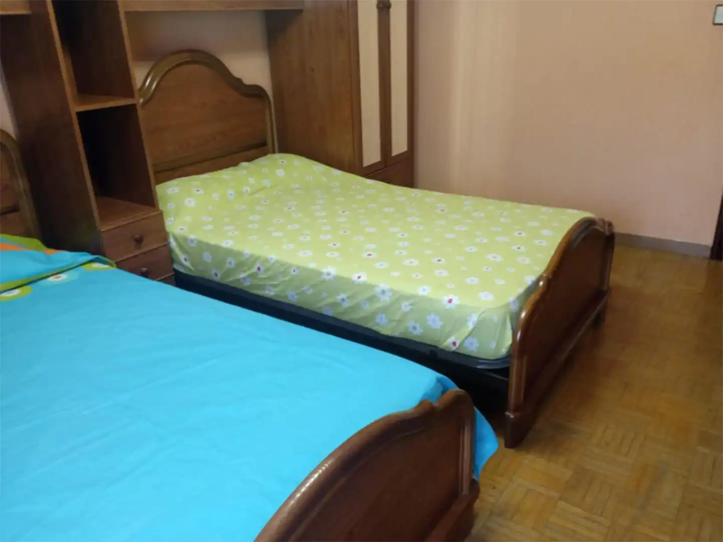 Pis de lloguer a Calle Padre Ferrero, 1, Fozaneldi - Tenderina Dormitori de Pis de lloguer en Oviedo amb Calefacció, Jardí privat i Parquet