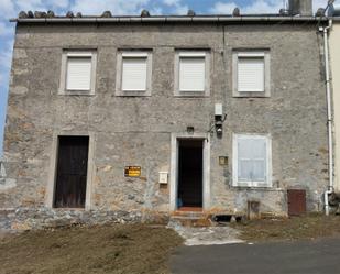 Vista exterior de Casa adosada en venda en O Vicedo  amb Jardí privat i Traster