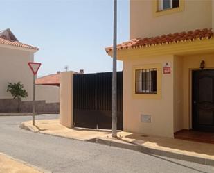 Vista exterior de Casa adosada de lloguer en Pizarra amb Aire condicionat i Balcó