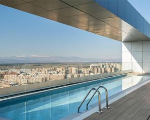 Swimming pool of Flat to share in  Madrid Capital  with Air Conditioner and Swimming Pool