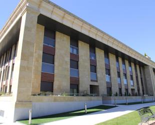 Vista exterior de Pis de lloguer en Salamanca Capital amb Piscina i Balcó