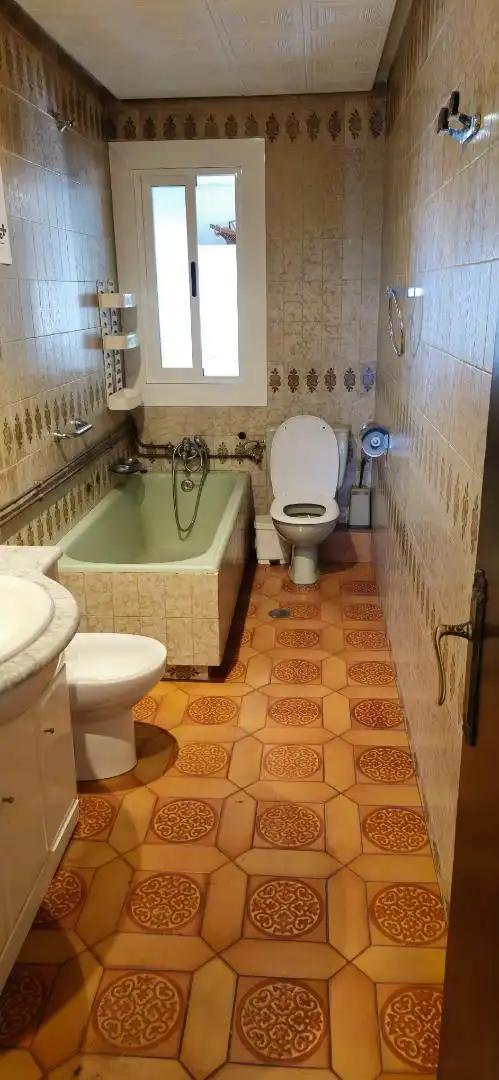 Badezimmer von Wohnung zum Verkauf in Trujillo mit Klimaanlage und Terrasse