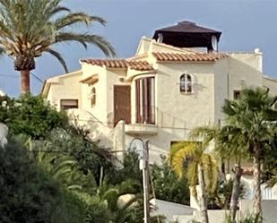 Vista exterior de Casa o xalet en venda en Calpe / Calp amb Aire condicionat, Terrassa i Piscina