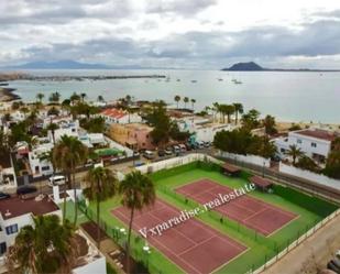 Vista exterior de Apartament en venda en La Oliva amb Jardí privat, Terrassa i Piscina