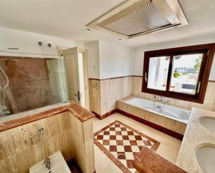 Bathroom of House or chalet for sale in Benahavís  with Terrace and Swimming Pool