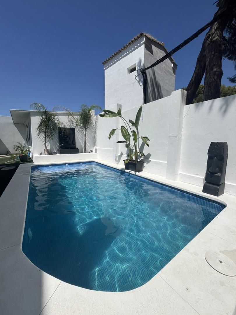 Swimming pool of House or chalet for sale in Isla Cristina  with Air Conditioner, Heating and Private garden