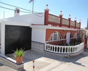 Vista exterior de Casa o xalet en venda en Jerez de la Frontera amb Calefacció, Jardí privat i Traster