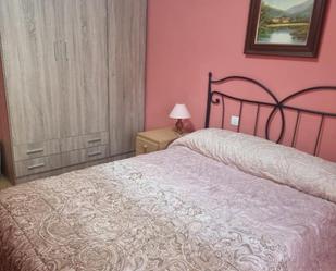 Bedroom of Flat to share in Valencia de Don Juan  with Heating, Parquet flooring and Furnished