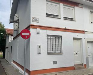 Vista exterior de Casa adosada en venda en Mérida amb Aire condicionat
