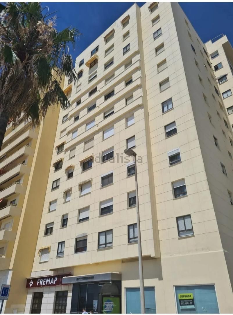 Exterior view of Flat for sale in  Cádiz Capital  with Storage room, Furnished and Oven