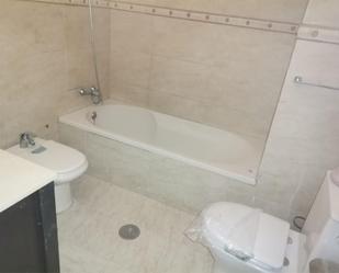 Bathroom of Duplex to share in  Almería Capital