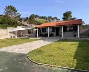 Vista exterior de Casa o xalet de lloguer en O Grove   amb Terrassa