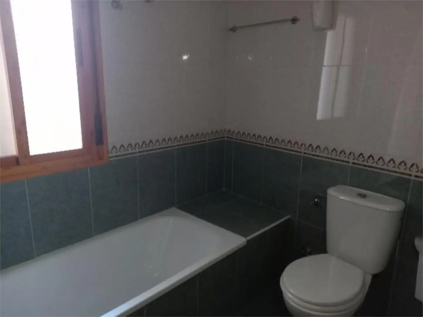 Piso en venta en Calle Calvo Sotelo, 28, Casas de Miravete Baño de Piso en venta en Casas de Miravete con Aire acondicionado, Calefacción y Amueblado
