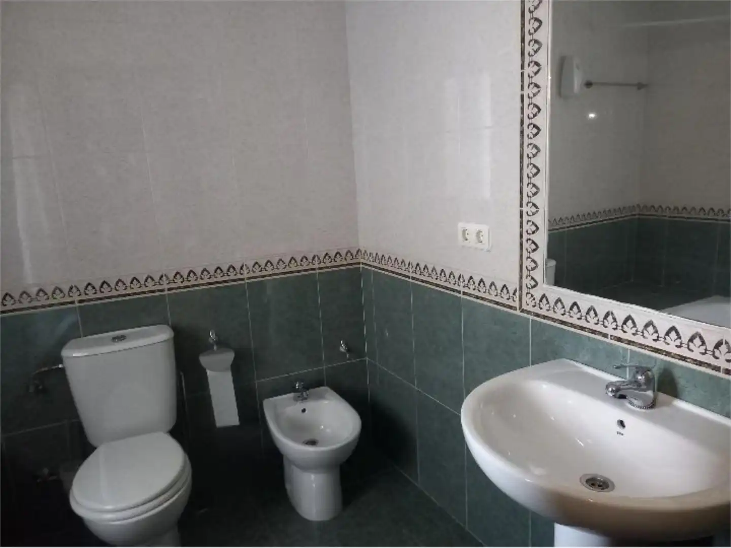 Piso en venta en Calle Calvo Sotelo, 28, Casas de Miravete Baño de Piso en venta en Casas de Miravete con Aire acondicionado, Calefacción y Amueblado