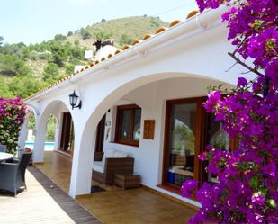 Vista exterior de Casa o xalet en venda en Cómpeta amb Aire condicionat, Terrassa i Piscina