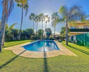 Piscina de Pis en venda en Estepona amb Piscina