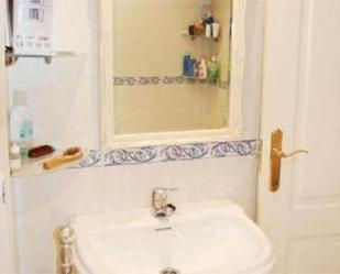 Bathroom of Flat for sale in Estepona  with Swimming Pool