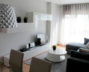 Sala d'estar de Apartament de lloguer en  Madrid Capital amb Aire condicionat i Piscina