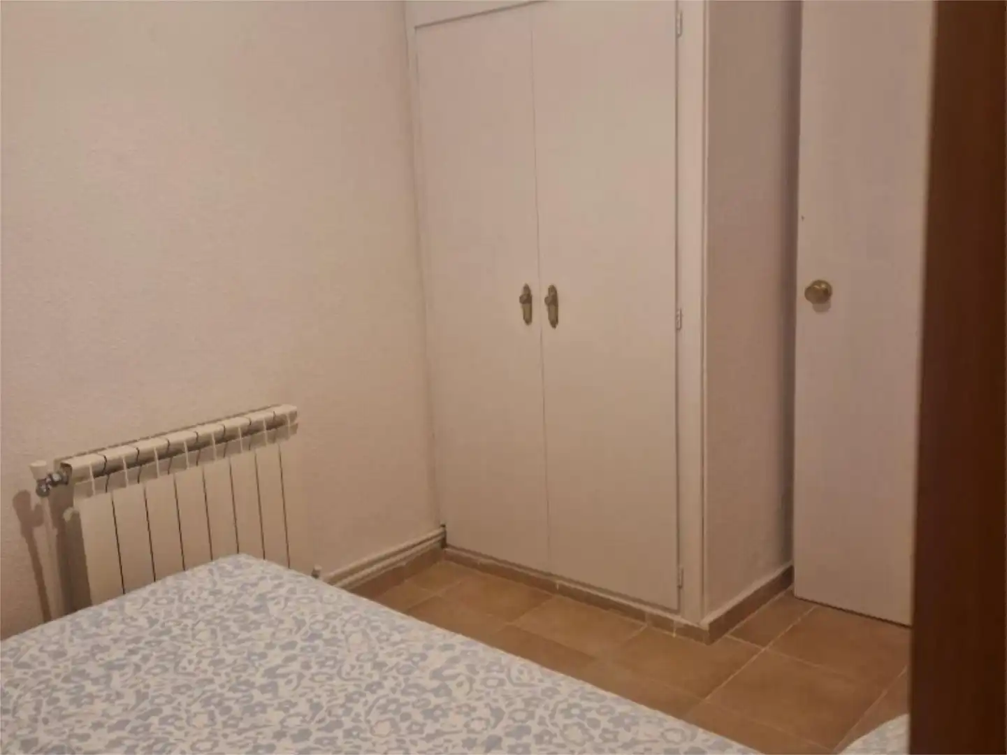 Casa adosada en venda a Calle del Campillo, 7, Gargantilla del Lozoya Dormitori de Casa adosada en venda en Gargantilla del Lozoya amb Balcó