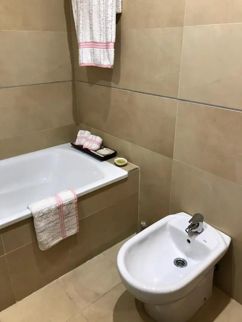 Baño de Piso de alquiler en Málaga con Aire acondicionado, Parquet y Amueblado