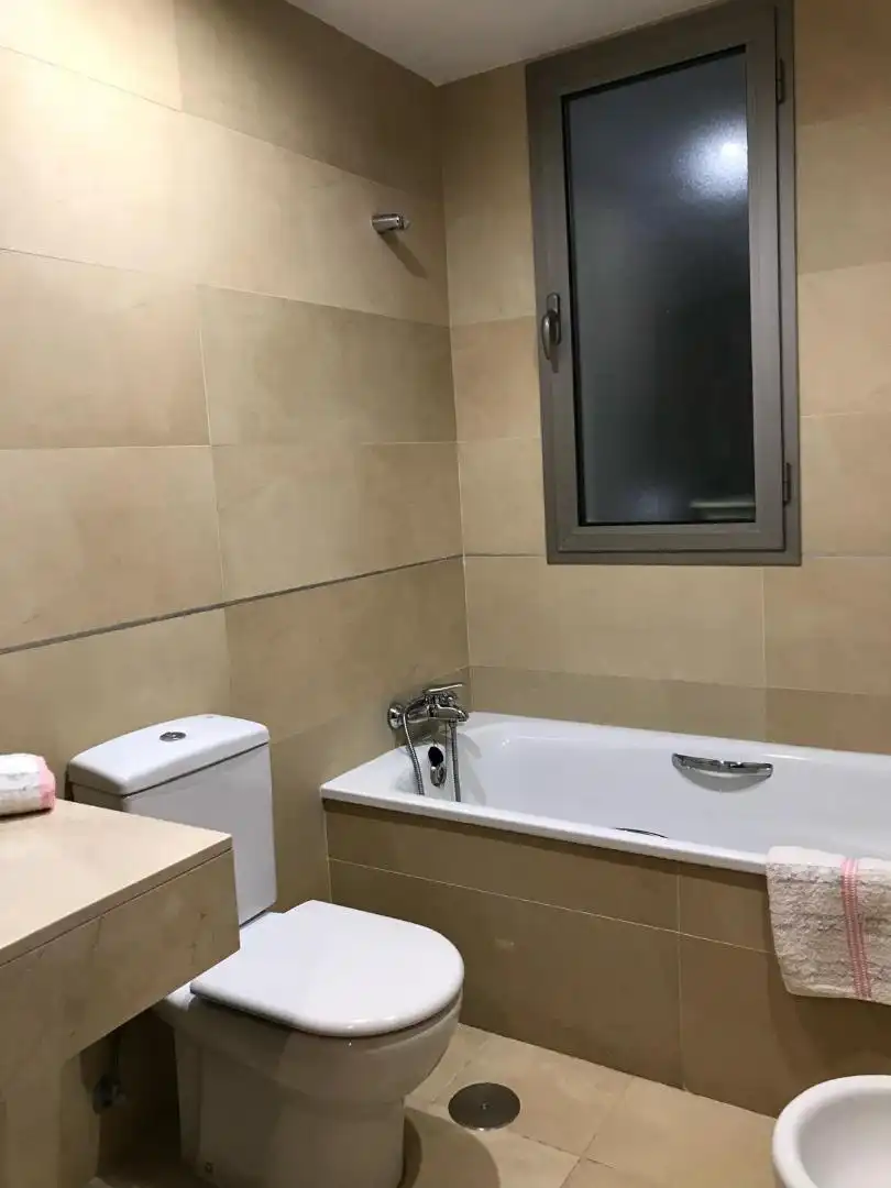 Baño de Piso de alquiler en Málaga con Aire acondicionado, Parquet y Amueblado