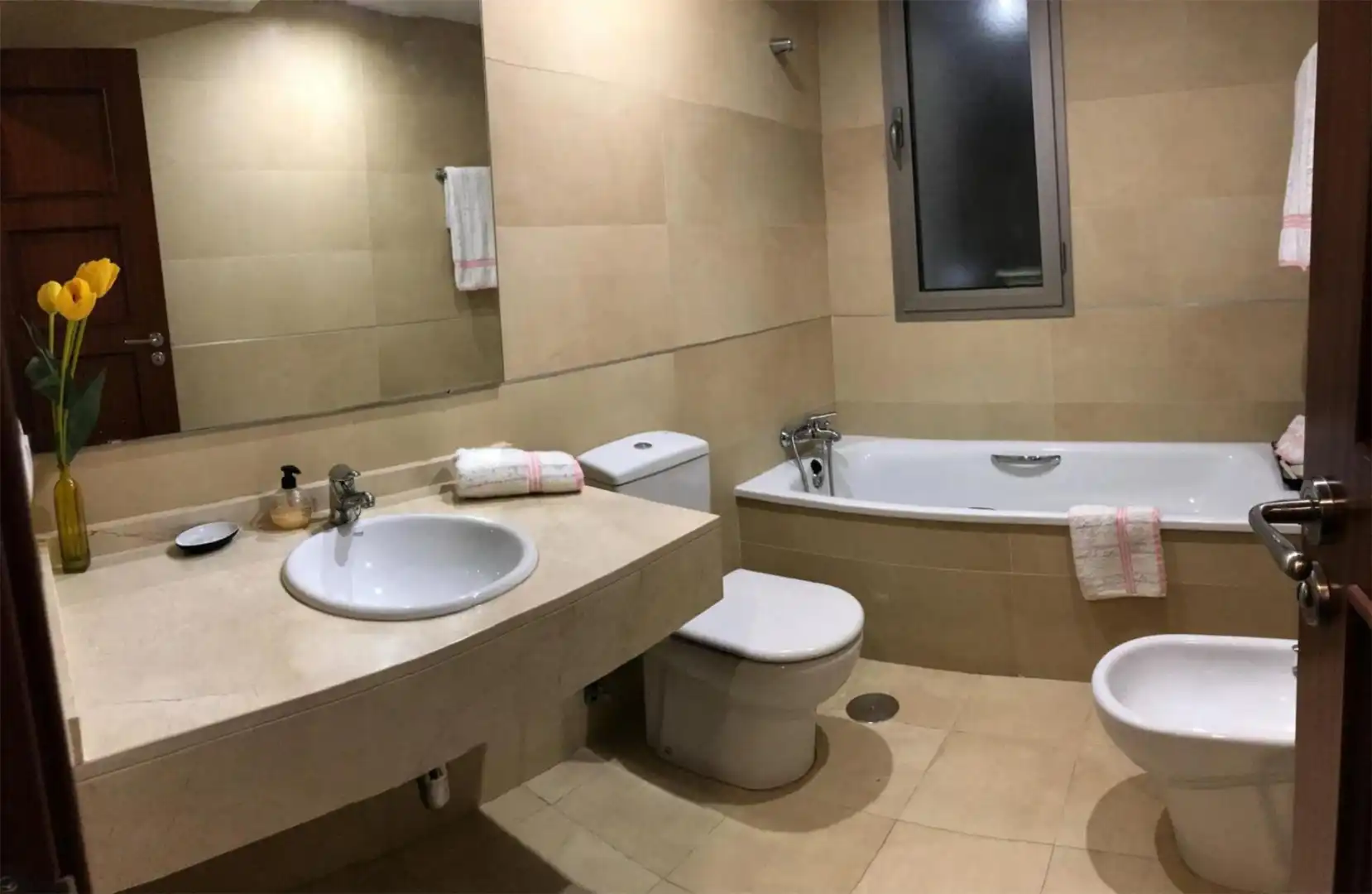 Baño de Piso de alquiler en Málaga con Aire acondicionado, Parquet y Amueblado