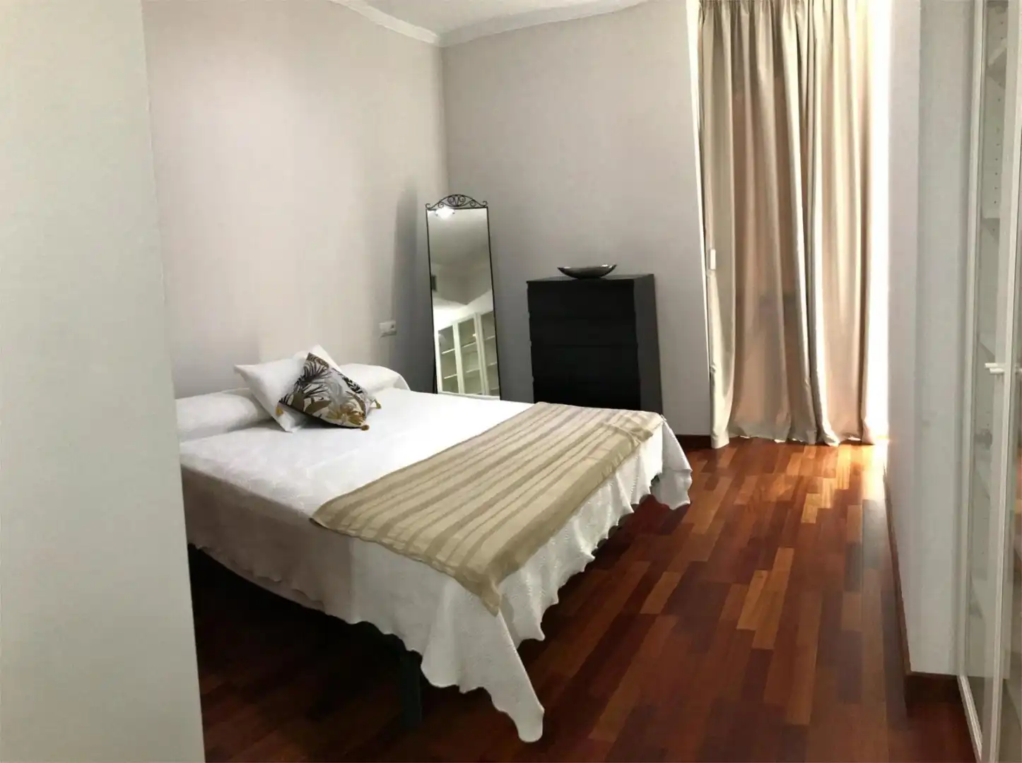 Habitación de Piso de alquiler en Málaga con Aire acondicionado, Parquet y Amueblado