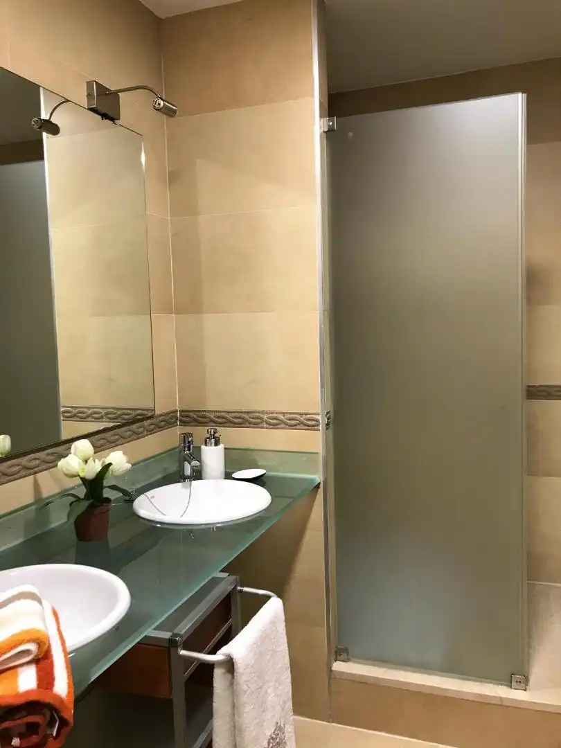 Baño de Piso de alquiler en Málaga con Aire acondicionado, Parquet y Amueblado