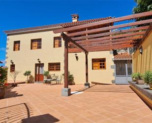 Vista exterior de Finca rústica en venda en Teror amb Aire condicionat, Terrassa i Piscina