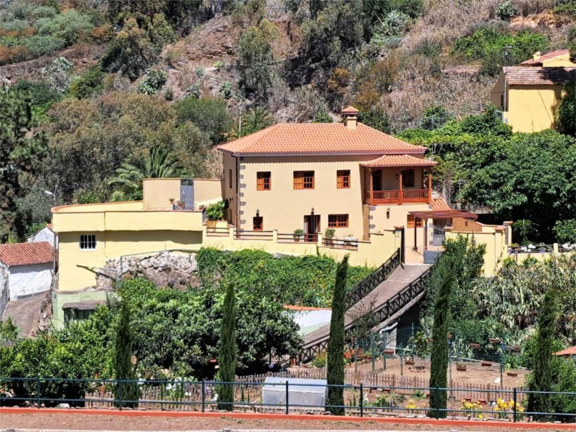 Vista exterior de Casa o xalet en venda en Teror amb Aire condicionat, Terrassa i Piscina