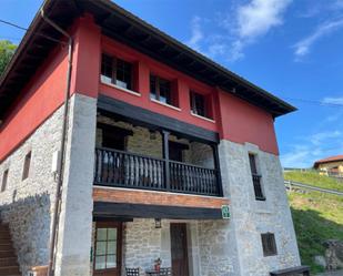 Vista exterior de Casa o xalet en venda en Onís amb Balcó