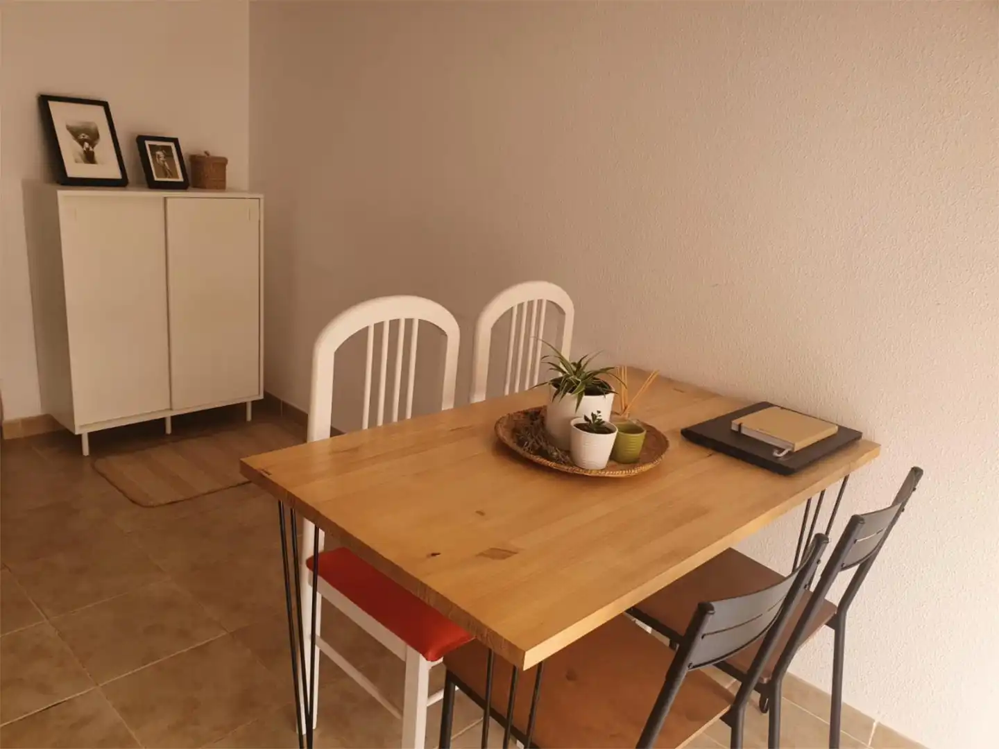 Dúplex en venta en Camino de La Marquesa, 31, Retamar Comedor de Dúplex en venta en Almería con Aire acondicionado, Amueblado y Parking comunitario