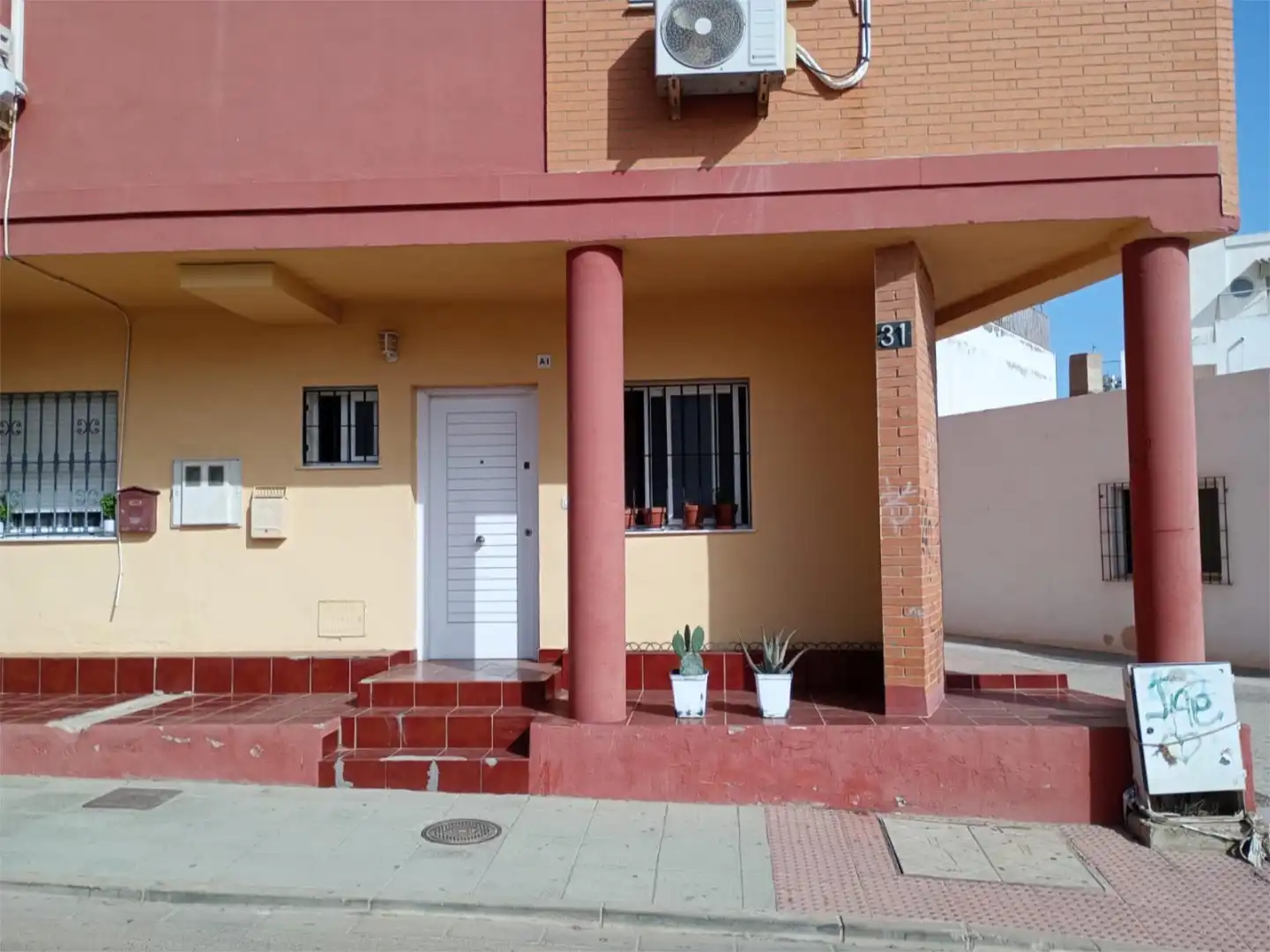 Dúplex en venta en Camino de La Marquesa, 31, Retamar Vista exterior de Dúplex en venta en Almería con Aire acondicionado, Amueblado y Parking comunitario