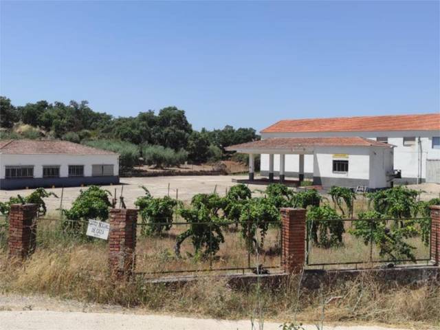 Nave industrial en Venta en Carretera Montánchez, 14 en Alcuéscar