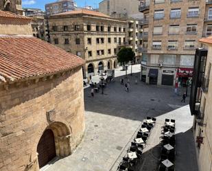 Vista exterior de Àtic de lloguer en Salamanca Capital amb Balcó