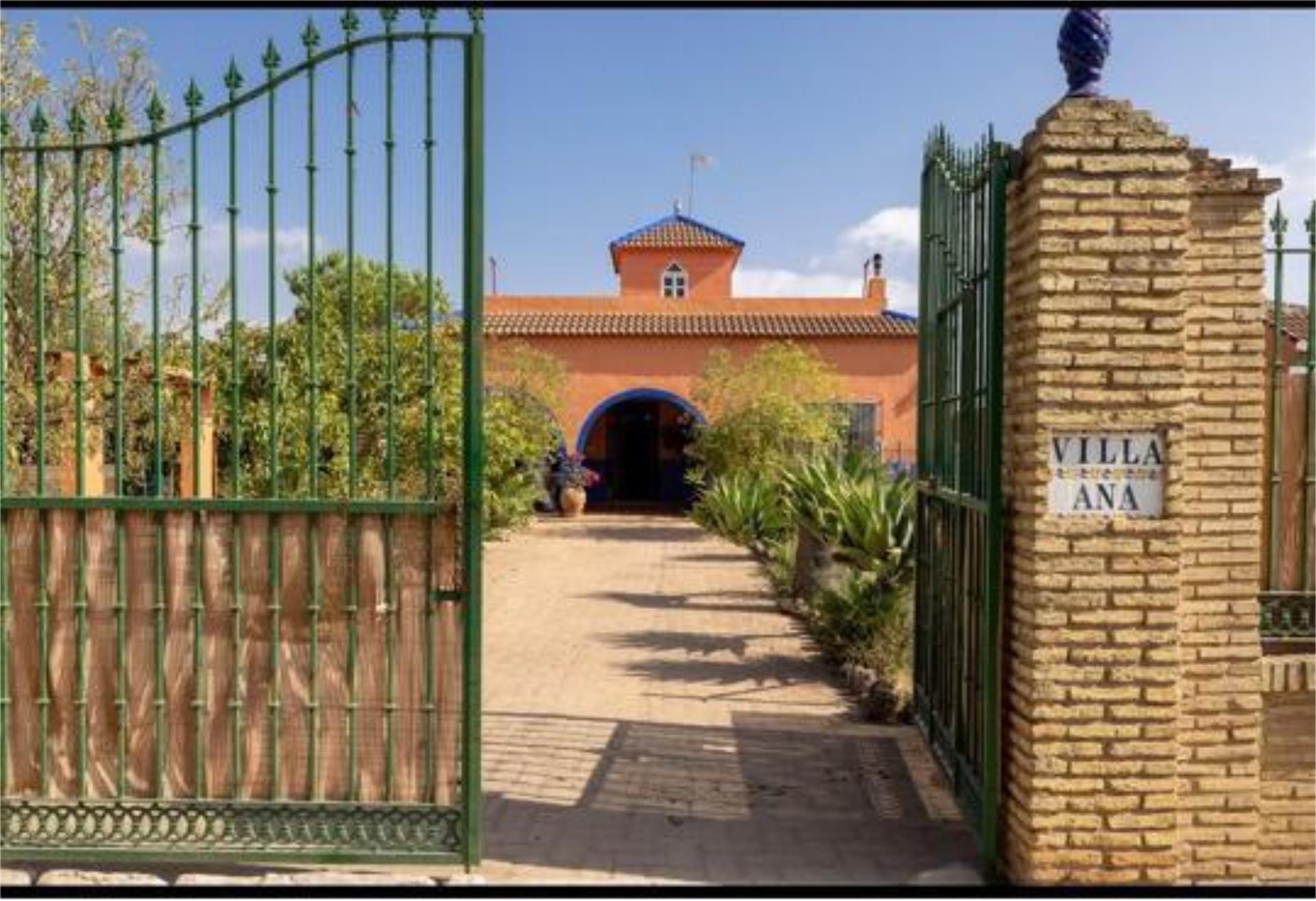 Jardí de Casa adosada en venda en Pilas amb Jardí privat, Terrassa i Traster