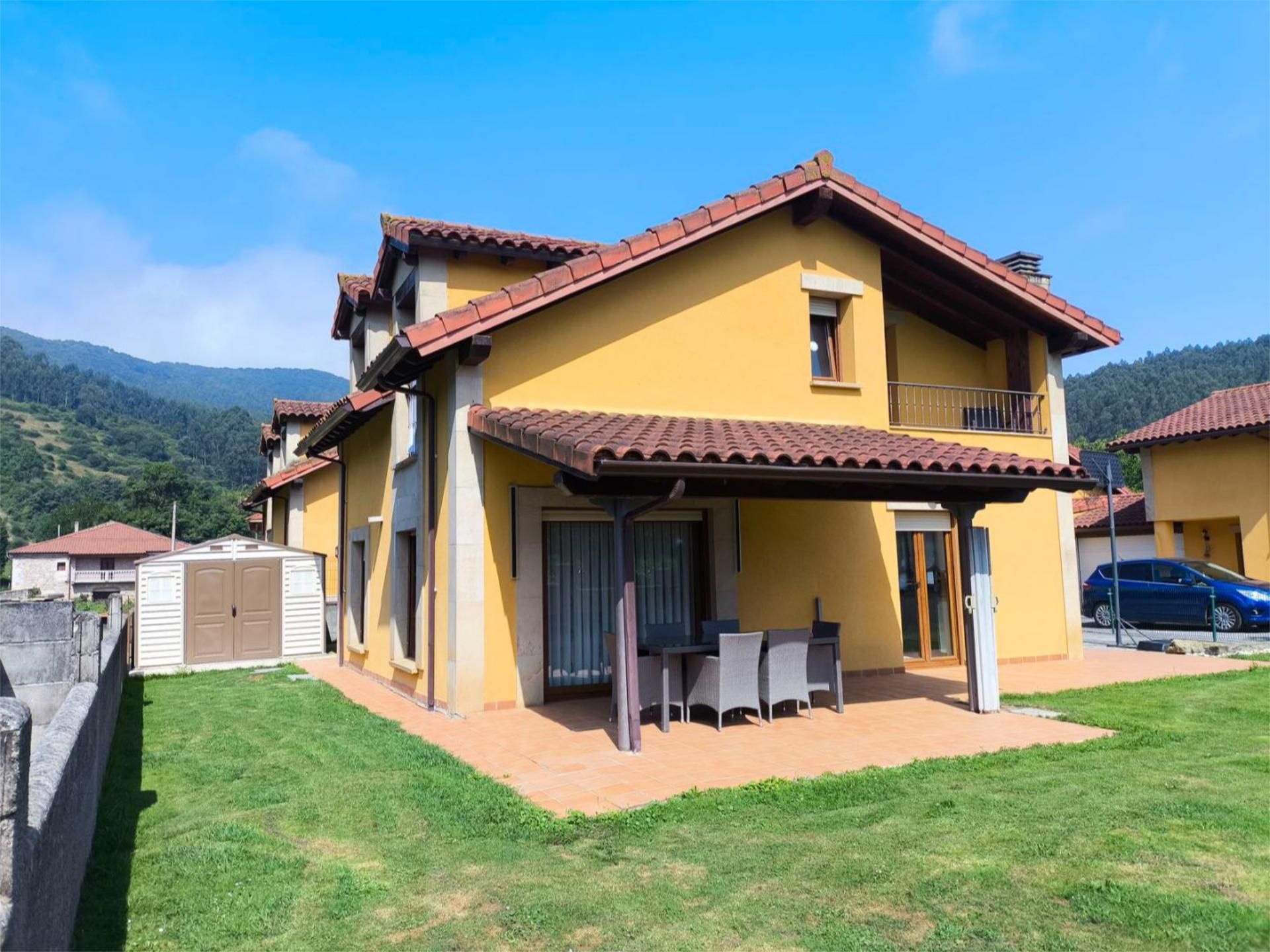 Exterior view of House or chalet for sale in Hazas de Cesto  with Terrace and Balcony