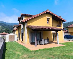 Vista exterior de Casa o xalet en venda en Hazas de Cesto amb Terrassa i Balcó