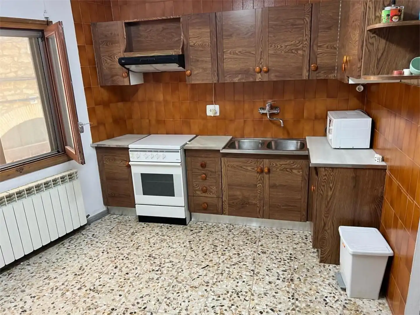 Casa o xalet en venda a Calle del Aire, 20, Calaceite Cuina de Casa o xalet en venda en Calaceite amb Balcó