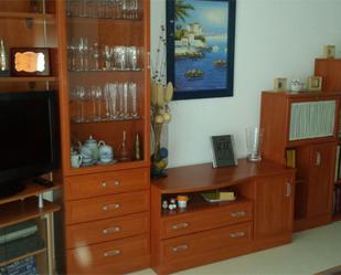 Sala d'estar de Pis de lloguer en Isla Cristina amb Aire condicionat, Terrassa i Piscina