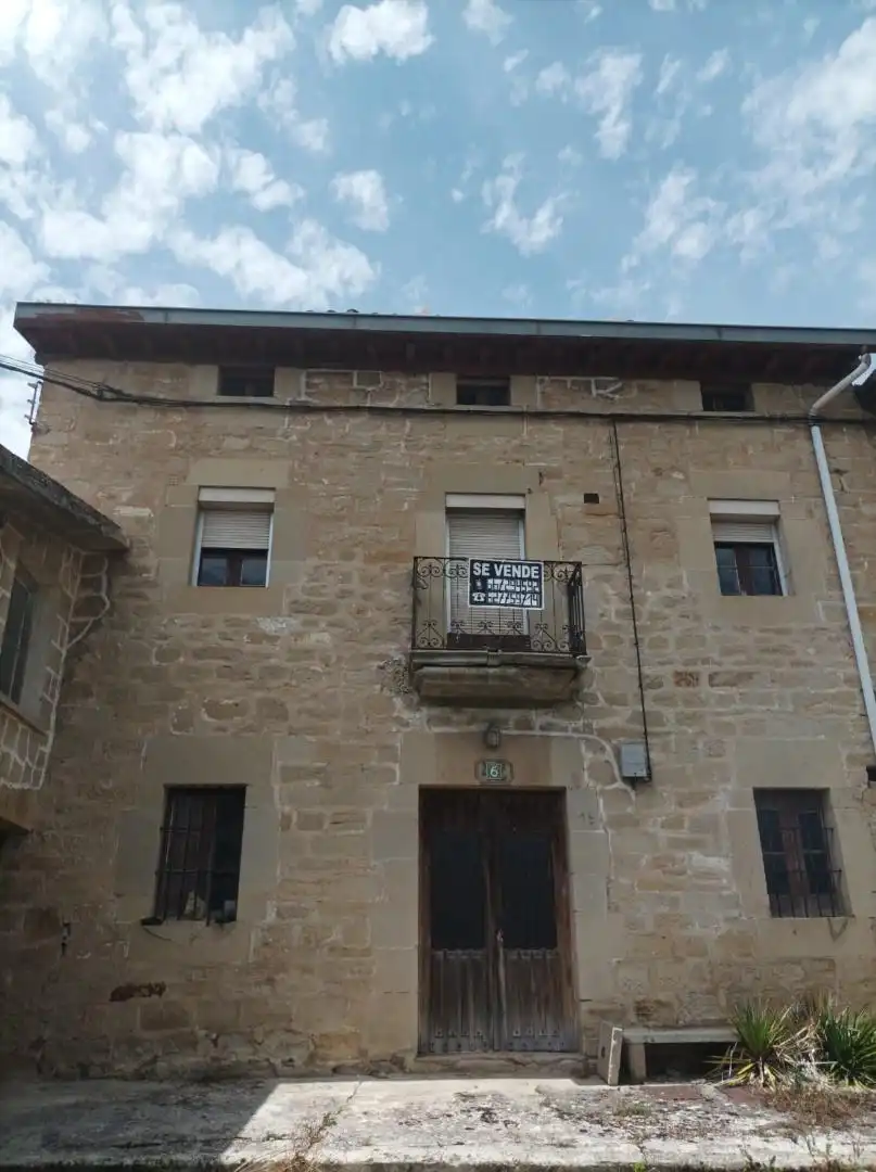 Vista exterior de Casa o xalet en venda en Lantarón amb Calefacció, Jardí privat i Terrassa