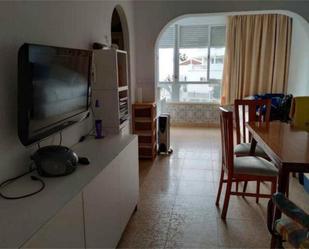 Sala d'estar de Apartament de lloguer en Algarrobo amb Piscina